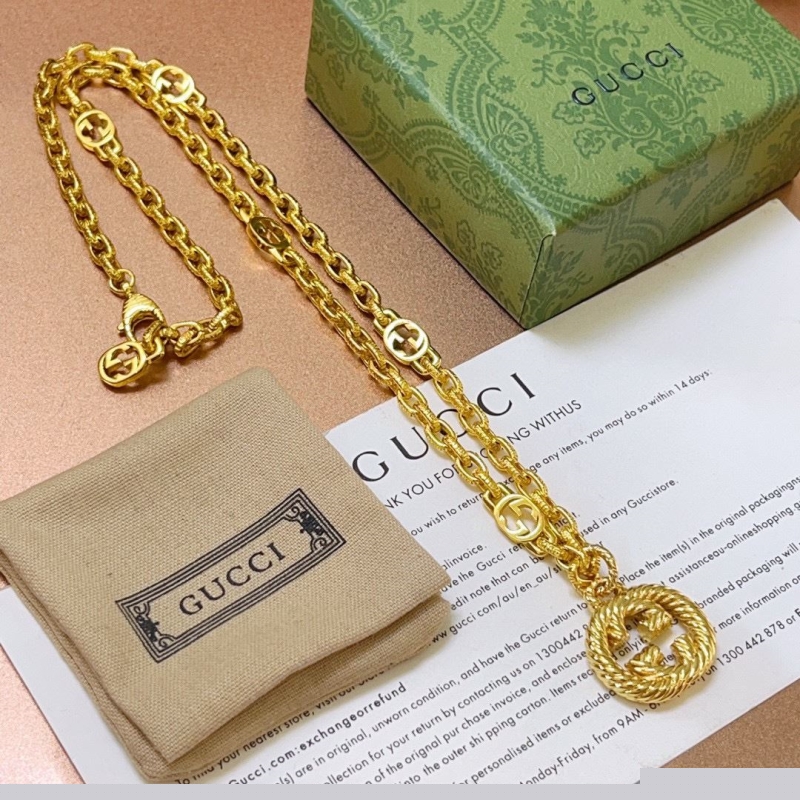 G*u*i necklaces